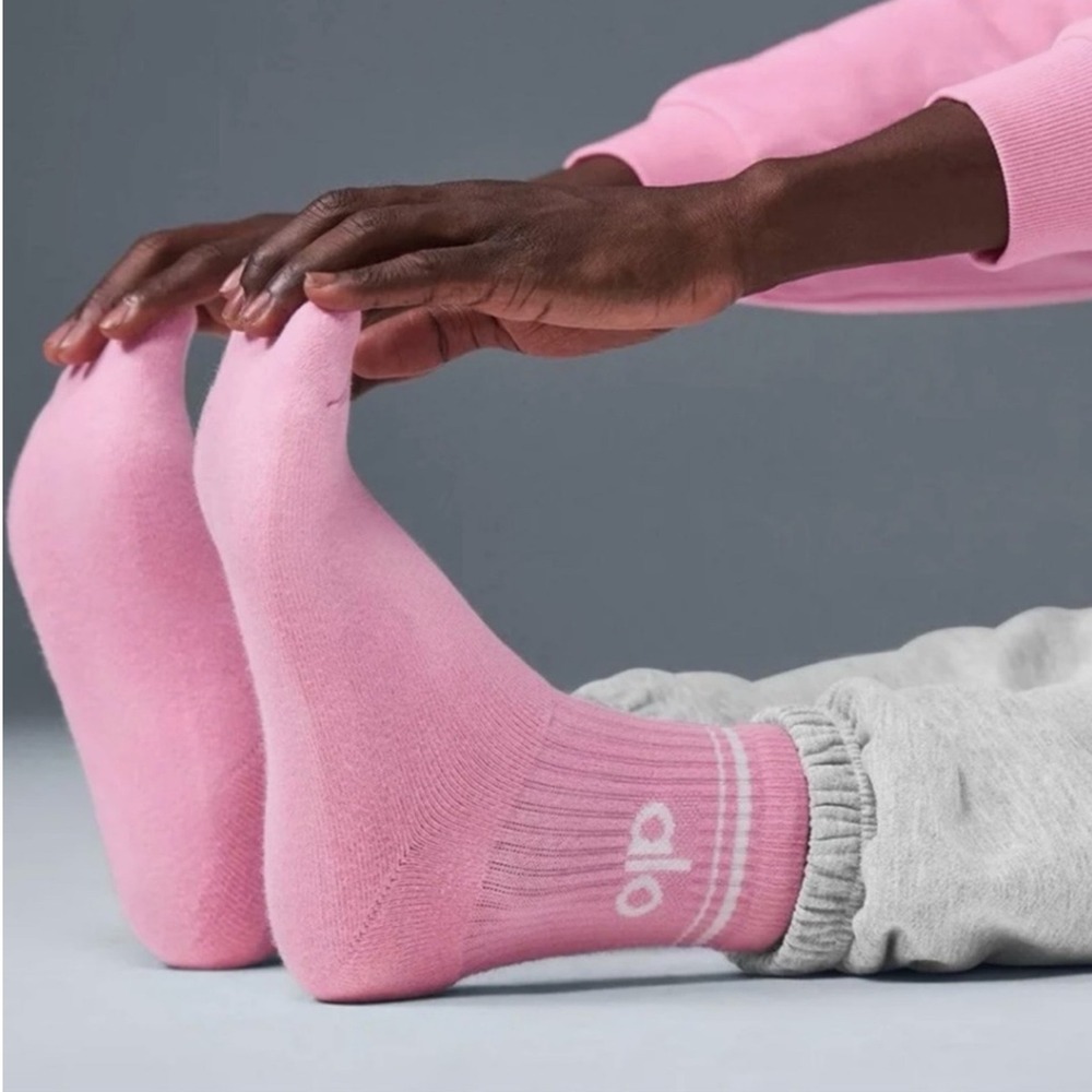 🩷 ALO UNISEX HALF CREW THROWBACK SOCKS‎ SWEET PINK / WHITE LIMITED EDITION